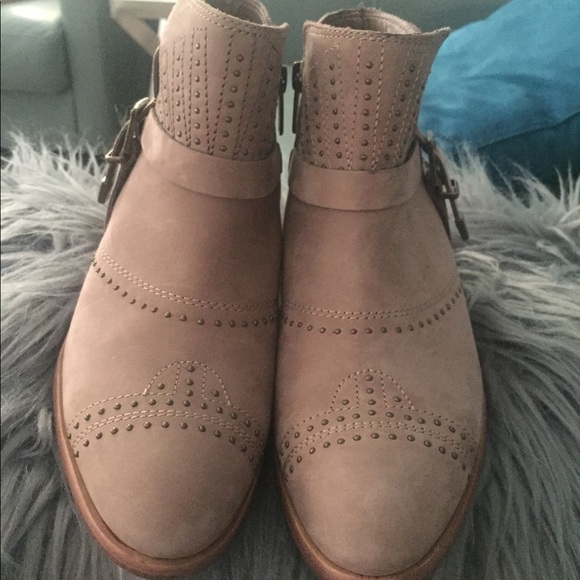 Vince camuto  booties - Picture 4 of 8